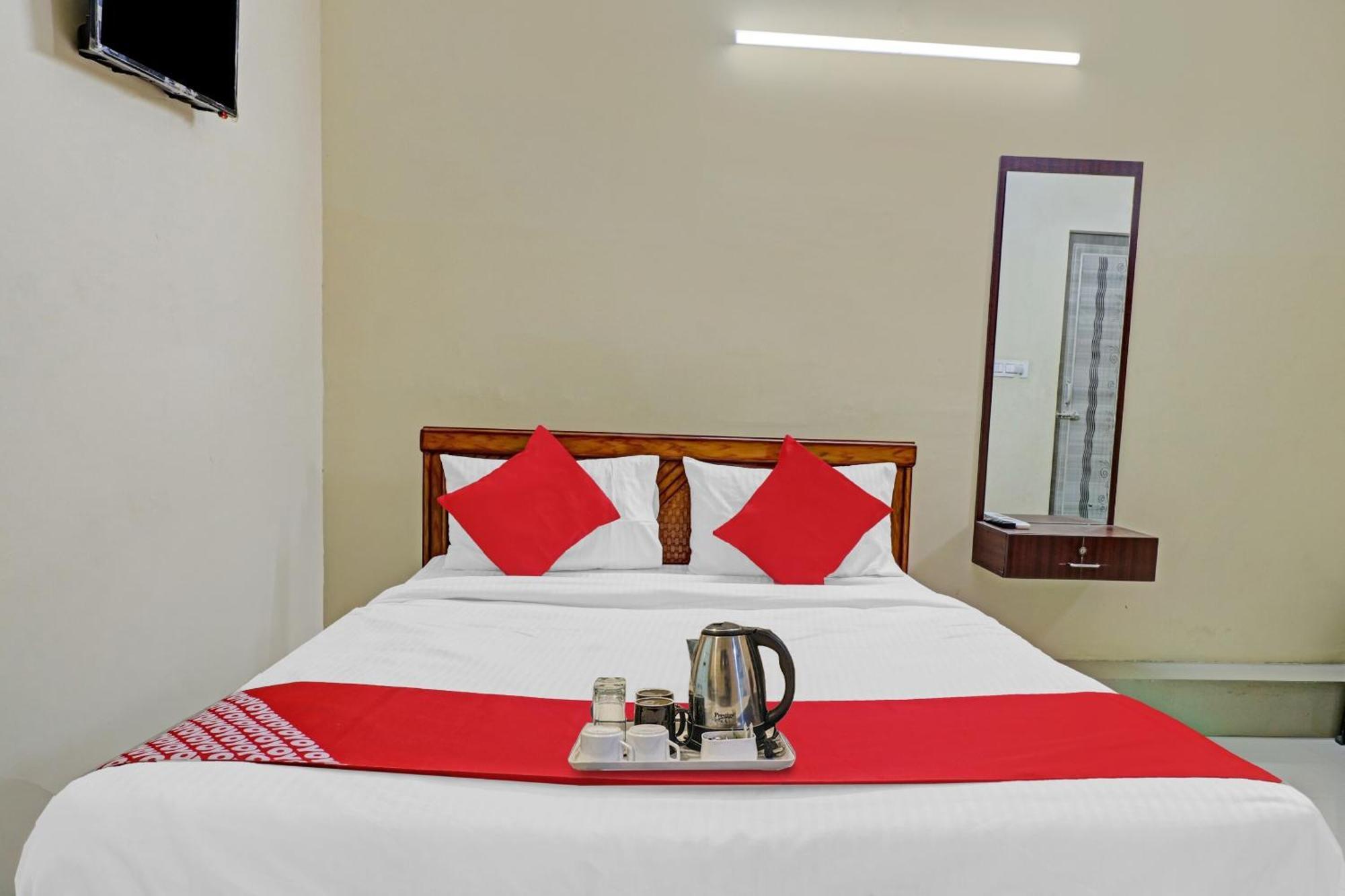 Kumbalgod Hotel O Lakshmi Sri Deluxe Boarding & Lodgeing מראה חיצוני תמונה